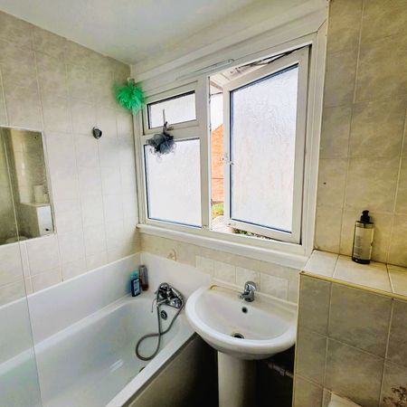 Room 2, 269 St. Agnells Lane, HP2 6EQ, Hemel Hempstead - Photo 3