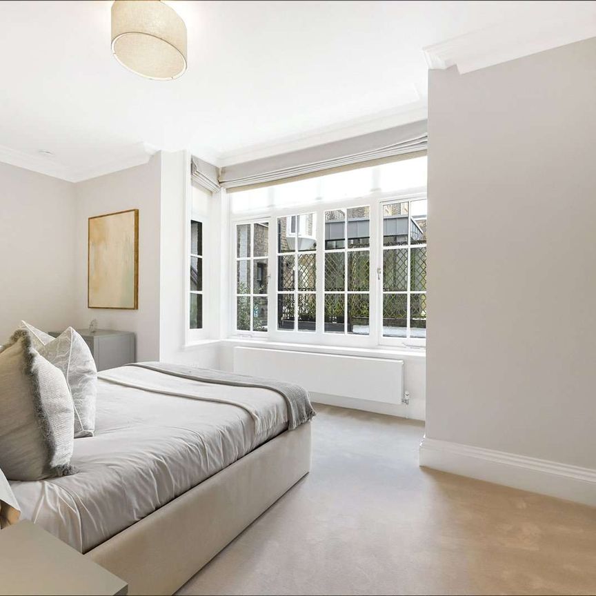 An impeccably refurbished property, with stunning period features throughout the property and located within the prime location of Belgravia. - Photo 1