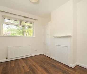 3 bedroom end of terrace house to rent - Photo 3