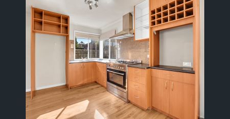 Charming 2-bedroom unit - Photo 4