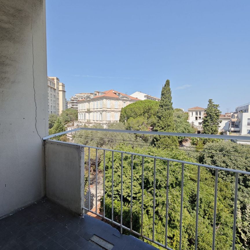 Appartement 5 pièces 183m2 MARSEILLE 8EME 2 300 euros - Photo 1