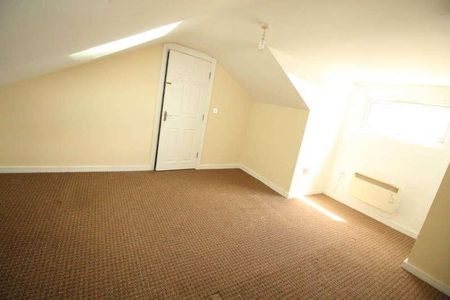 York House - Bed Apartment, LU1 - Photo 2