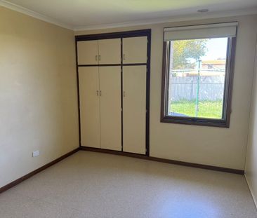 3 Bedroom and 1 Bathroom House for Rent in Sempahore Park - Photo 6