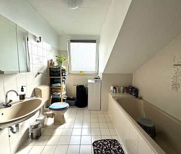 Helle 2,5-Zimmer Dachgeschosswohnung in Gladbeck-Brauck | Einbauküche | Parkettboden - Foto 2
