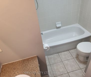 Townhouse For Lease | E8132042 - Photo 5