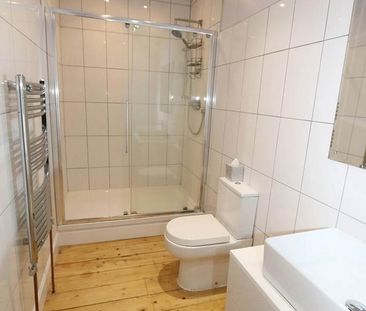 4 bedroom semi-detached house to rent - Photo 3