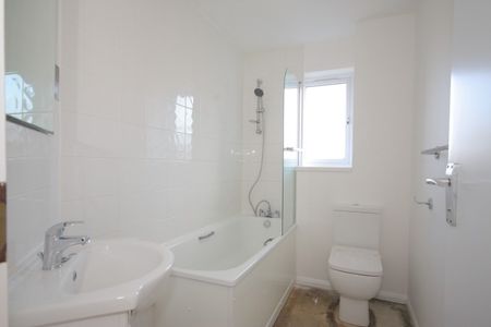 Foxhills, Woking - Photo 3