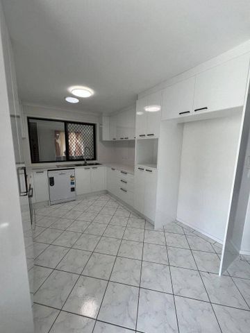 691 Blunder Road, Doolandella, Qld 4077 - Photo 3