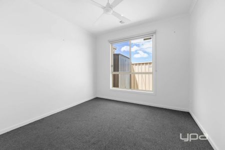 Cosy 2-Bedroom Unit in the Heart of St Albans - Photo 3