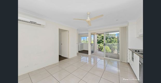 Fresh & Modern Townhouse in Lawnton - Photo 1