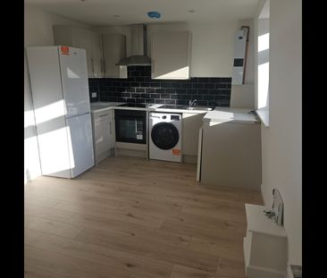 1 Bed Flat, East India Dock Road, E14 - Photo 3