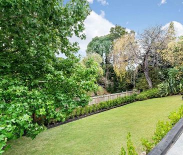 Spacious two bedroom modern flat in Browns Bay - Photo 4