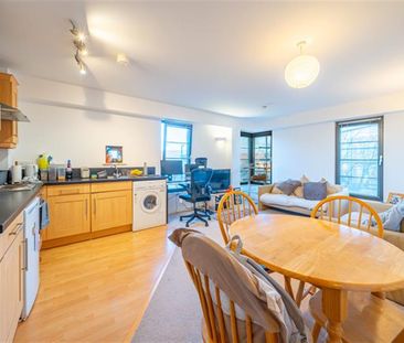 Park West, NG7 - Photo 1