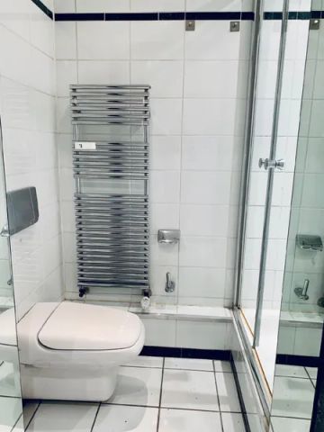 Stilvolle 2-Zimmer-Wohnung mit 2 Balkonen und Doppelstellplatz in Bestlage von Düsseldorf-Oberkassel - Photo 5