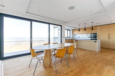 4 bedroom detached house to rent - Photo 4