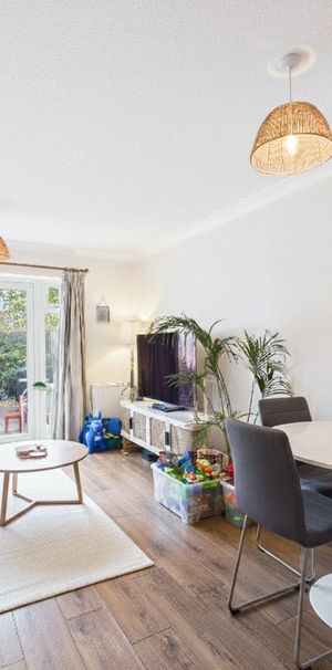 Northfield Road, Berkshire Northfield Road, Berkshire - Photo 1