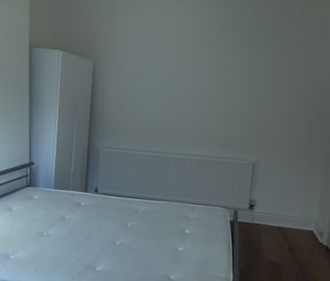 4 BED STUDENT HOME – BILLS INCLUDED - Photo 2