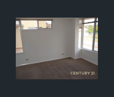 Spacious unfurnished 3-Bedroom 2 bath home for Rent in Charming Riv... - Photo 4