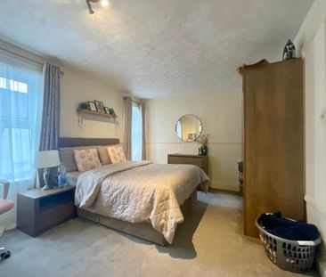 2 bedroom Mid Terraced House to let - Photo 4