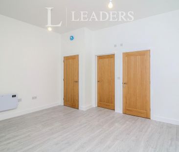 House to rent - Photo 1