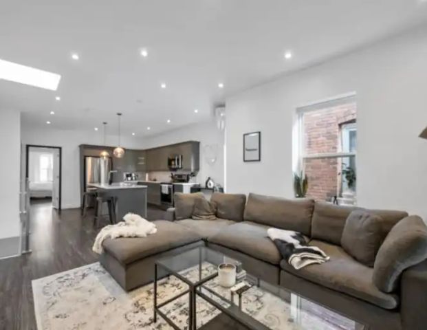 Unbeatable Roncesvalles Location - 2 bed 2 bath apartment | 2243 Dundas Street West, Toronto - Photo 1