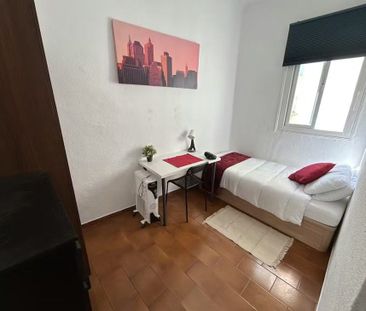 Calle de Fernández de los Ríos, Madrid, Community of Madrid 28015 - Photo 4