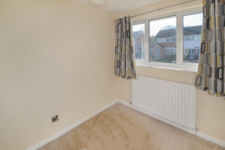3 bedroom semi-detached house to rent - Photo 4
