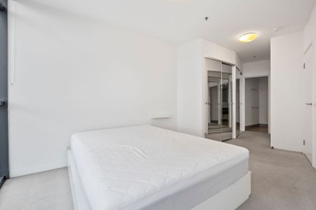 Welcome to your new home in the heart of the city! - Photo 3