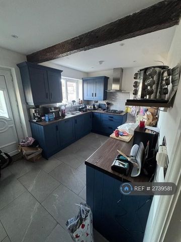 1 bedroom in a house share to rent - Photo 3