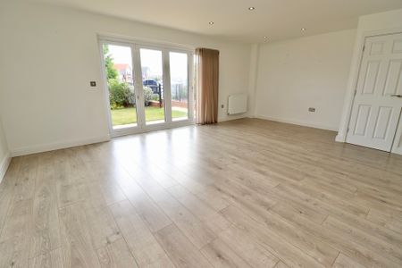 3 bedroom Town House to let - Photo 2