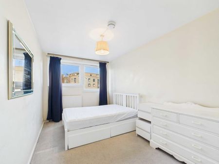 3 bedroom flat to rent - Photo 4