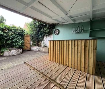 Decked Bar/entertainment // Luxury // West End // July, LN1 - Photo 1