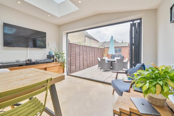 3 bedroom terraced house to rent - Photo 1