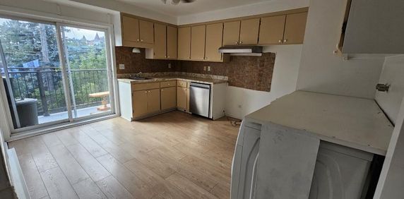 4 1/2 dans Triplex près des Galeries d'Anjou - Photo 2