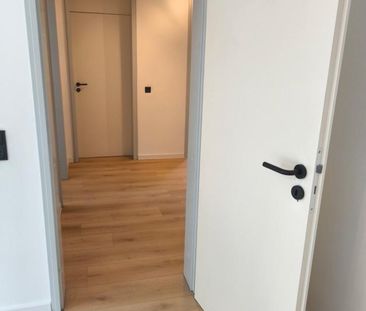 Frisch renovierte 2–Zimmer-Wohnung mit Balkon Blick ins Grüne - Photo 1