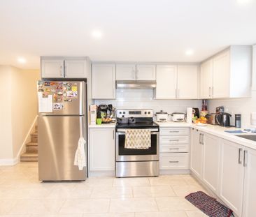 Spacious 3 Bedroom Unit off of Upper Gage!! - Photo 5