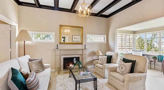 Double Grammar Zone Home, 6bed 2 bath - Photo 1