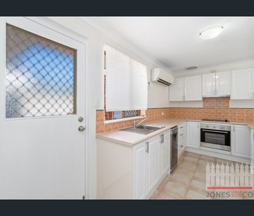 STREET FRONT VILLA - Photo 5