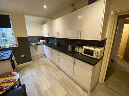 2 Bed Flat, Bevois Mansions, SO14 - Photo 3