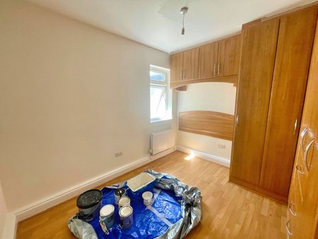 3 bed flat to rent in Bilton Road, Greenford, UB6 - Photo 3