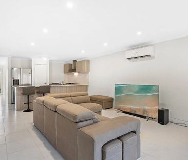 Contemporary Family Living Opposite Baltic Park! - Photo 1