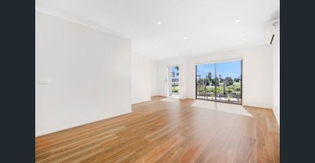 Spacious 3-Bedroom Family Townhome in Prime Location!! - Photo 2