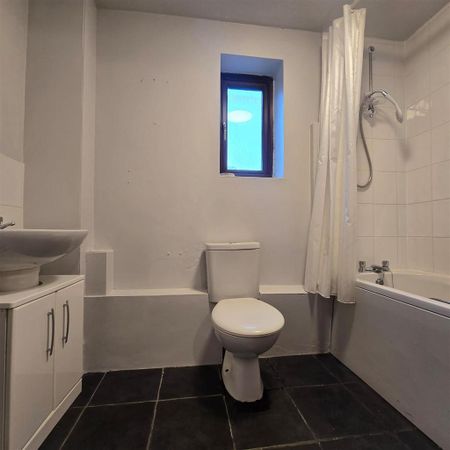 1 bedroom coach house to rent - Photo 4