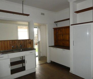 3 BEDROOM FAMILY HOME - Photo 1