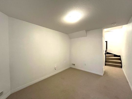 For Lease - 5 Dodman Crescent, Hamilton, Ontario - Photo 1