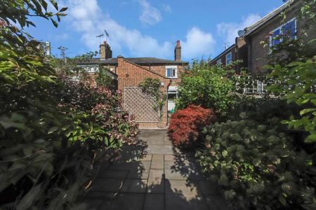 2 bedroom semi-detached house to rent - Photo 2