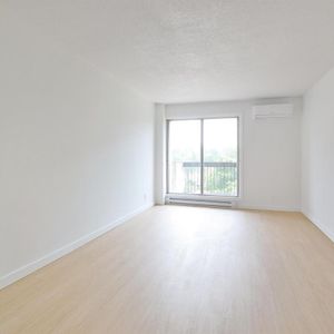 One Bedroom - 1620 Avenue Victoria, Greenfield Park - Photo 3