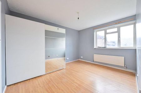 3 bedroom flat to rent - Photo 3