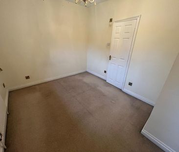 3 bedroom mews to rent - Photo 2