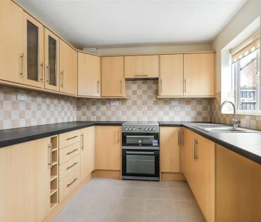 2 bedroom semi-detached house to rent - Photo 4